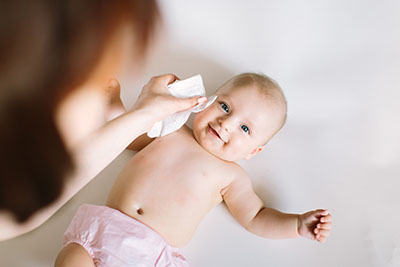 Electric infant wipe warmer